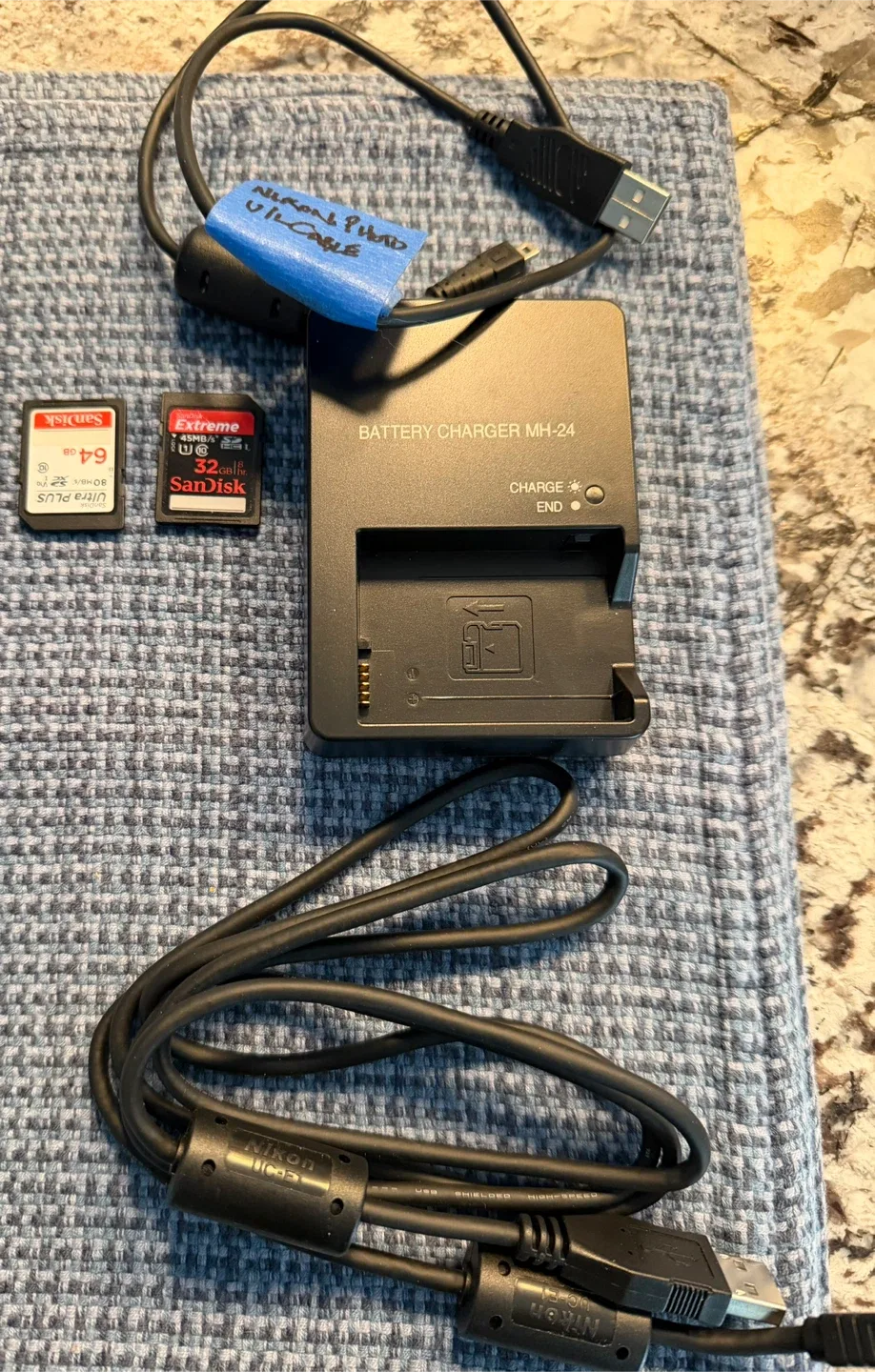 Nikon D5200 DSLR Camera with 18-200mm & 18-55mm Lenses image indicator(2)