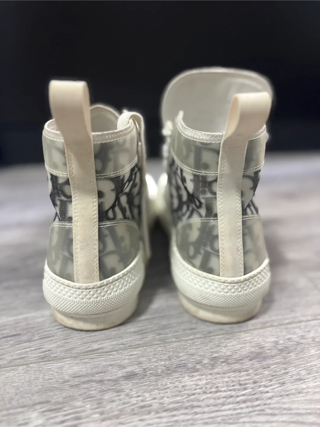Dior Oblique High-Top Sneaker - Size 37 image indicator(2)