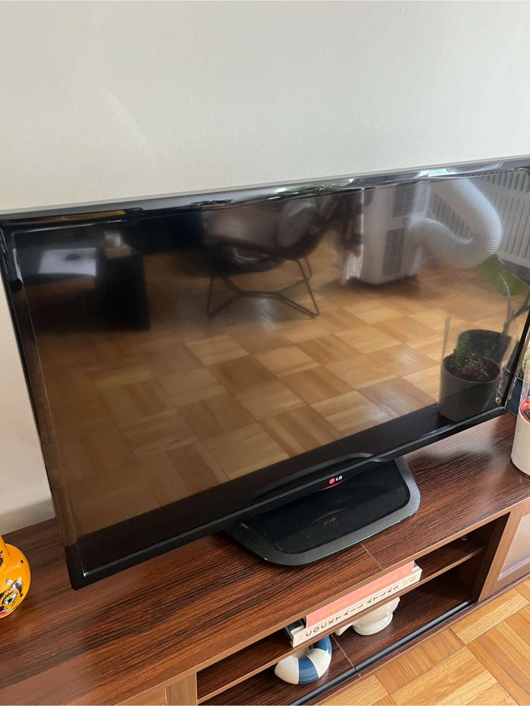 LG TV - 40 inch