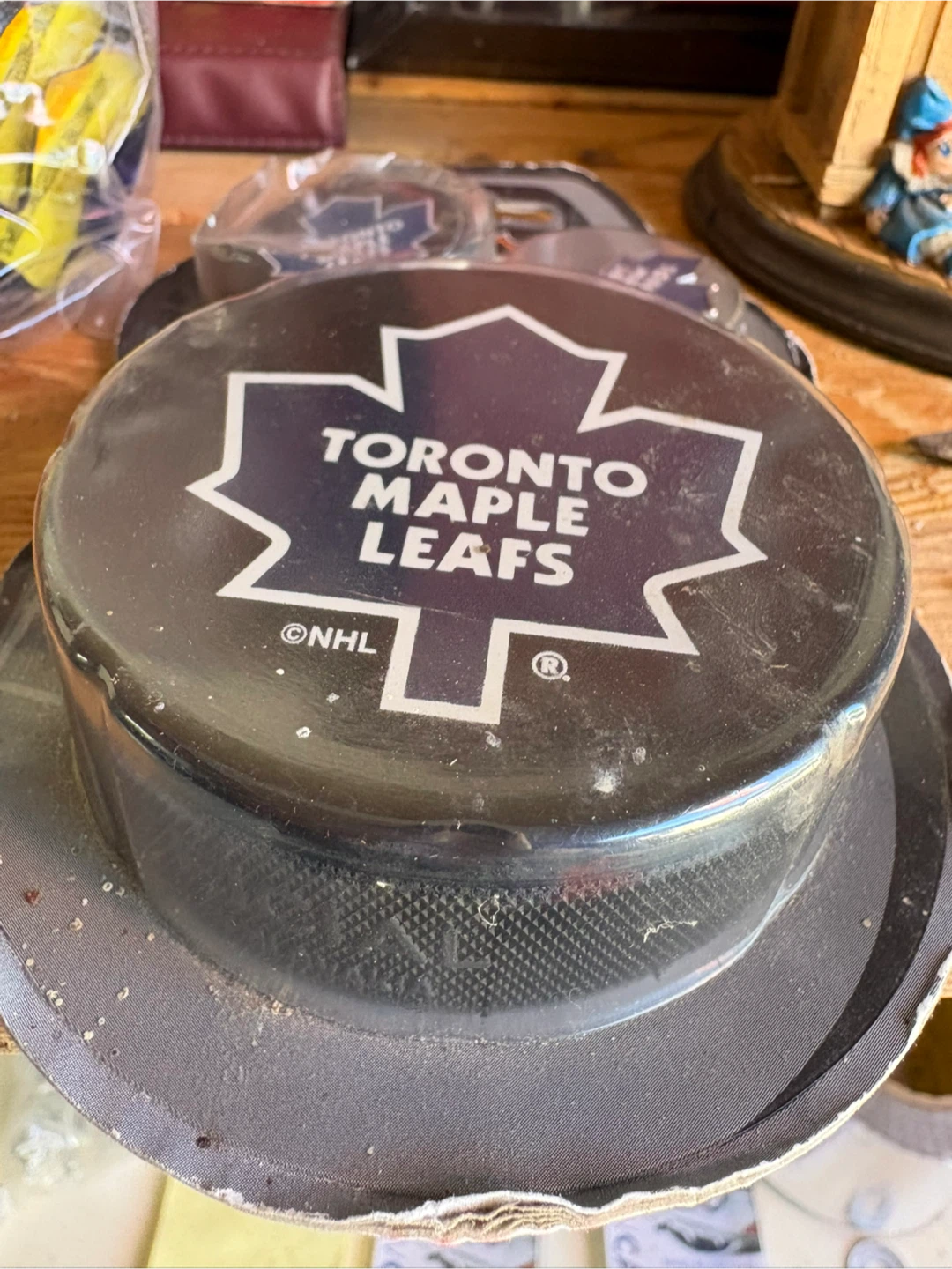 Toronto Maple Leafs Hockey Puck & Keychains - photo 2