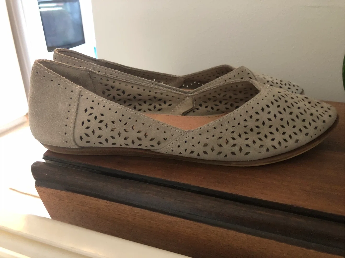 TOMS Women's Flats - Size 6 image indicator(2)