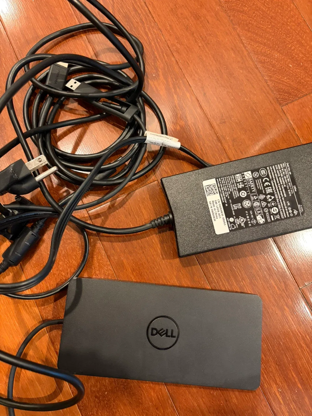 Dell Docking Station with 130W Power Adapter image indicator(3)