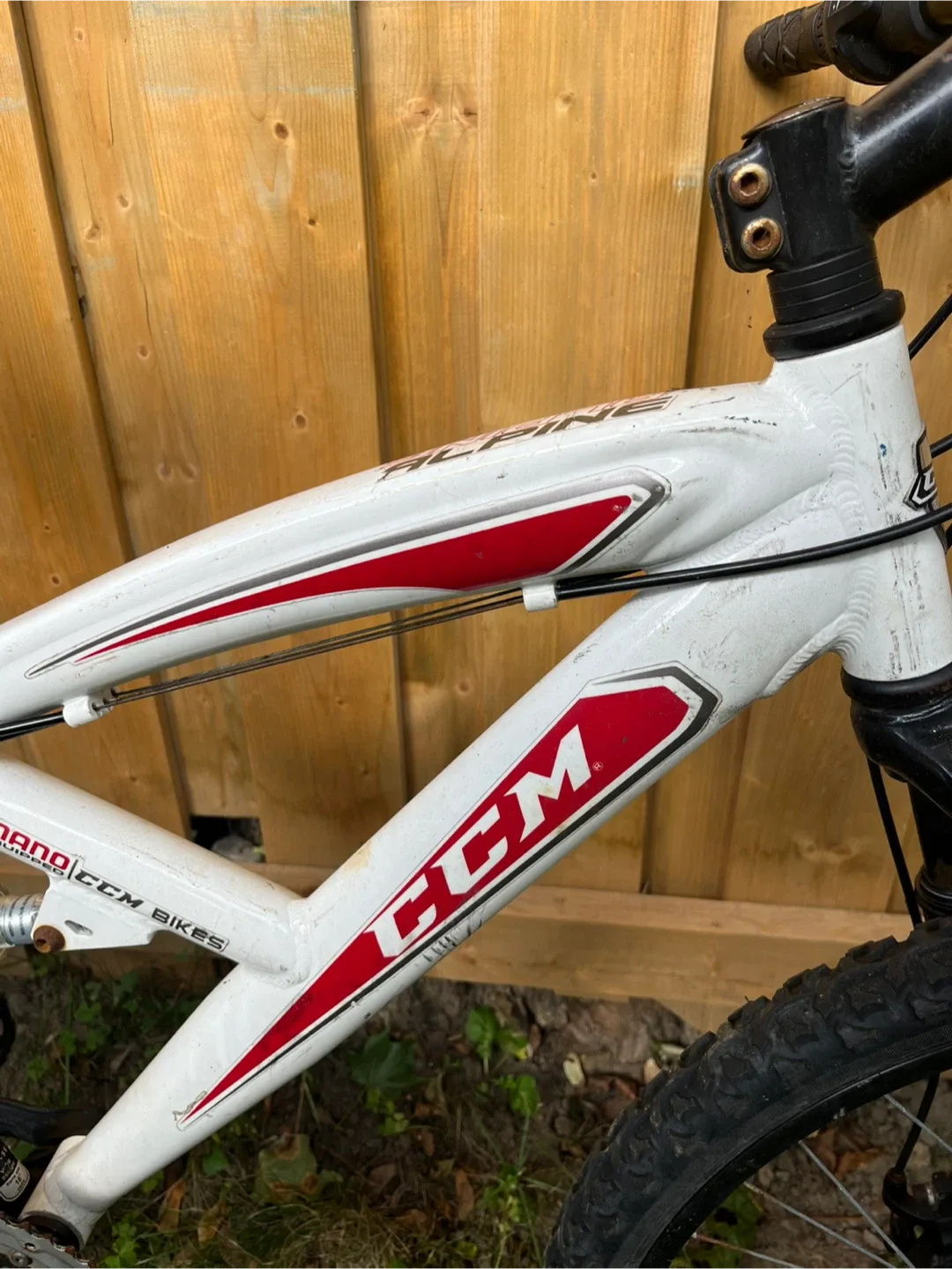 CCM White Alpine Mountain Bicycle - 24 inch image indicator(8)