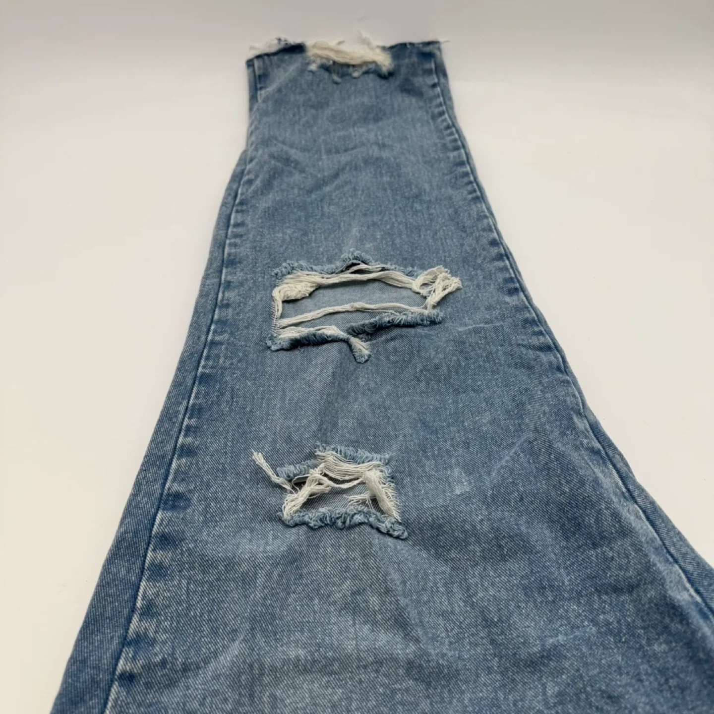 Aéropostale 90's Super High Rise Distressed Jeans Size 14 image indicator(8)