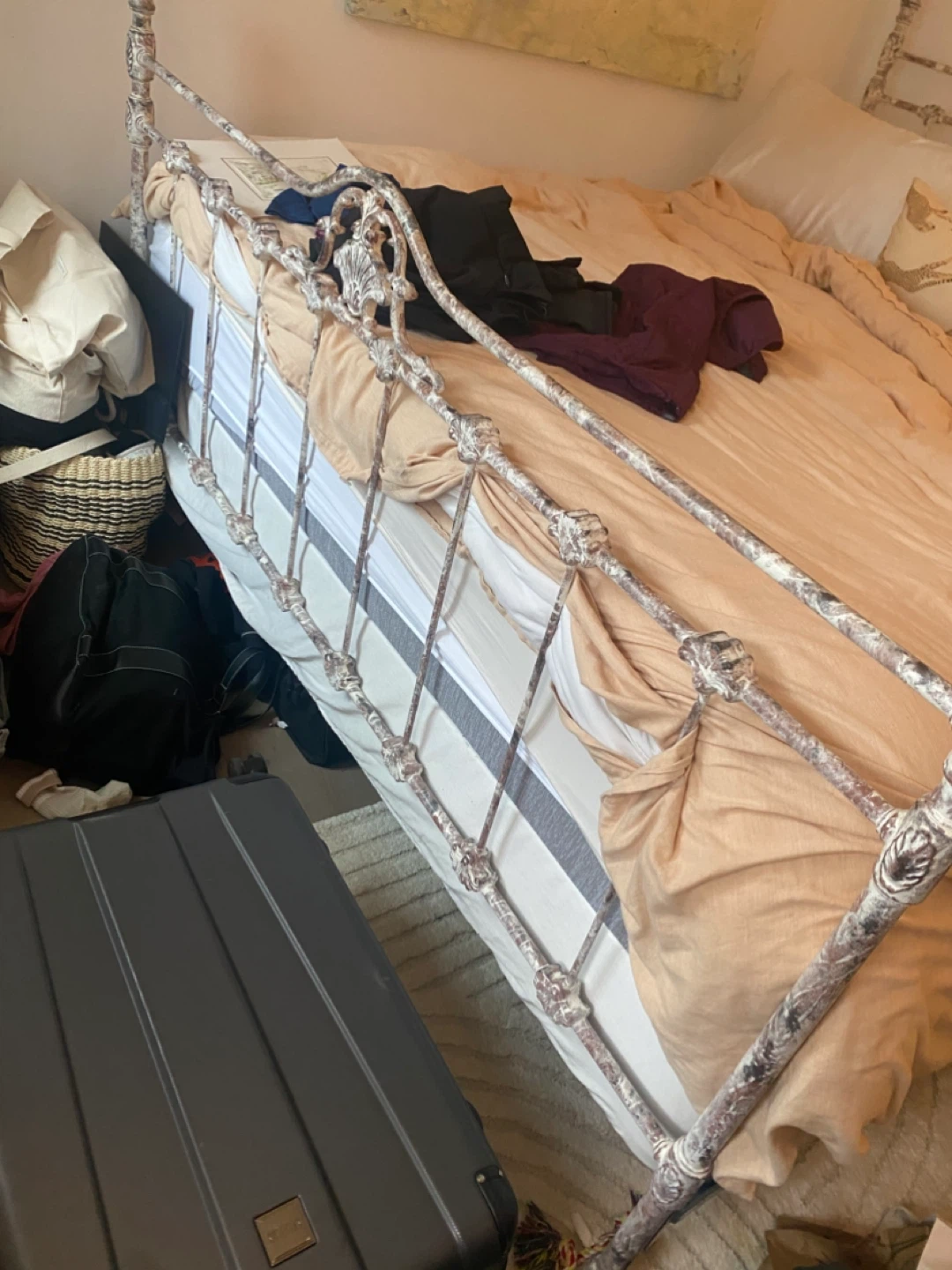 Vintage Style Iron Bed Frame (King) - photo 3