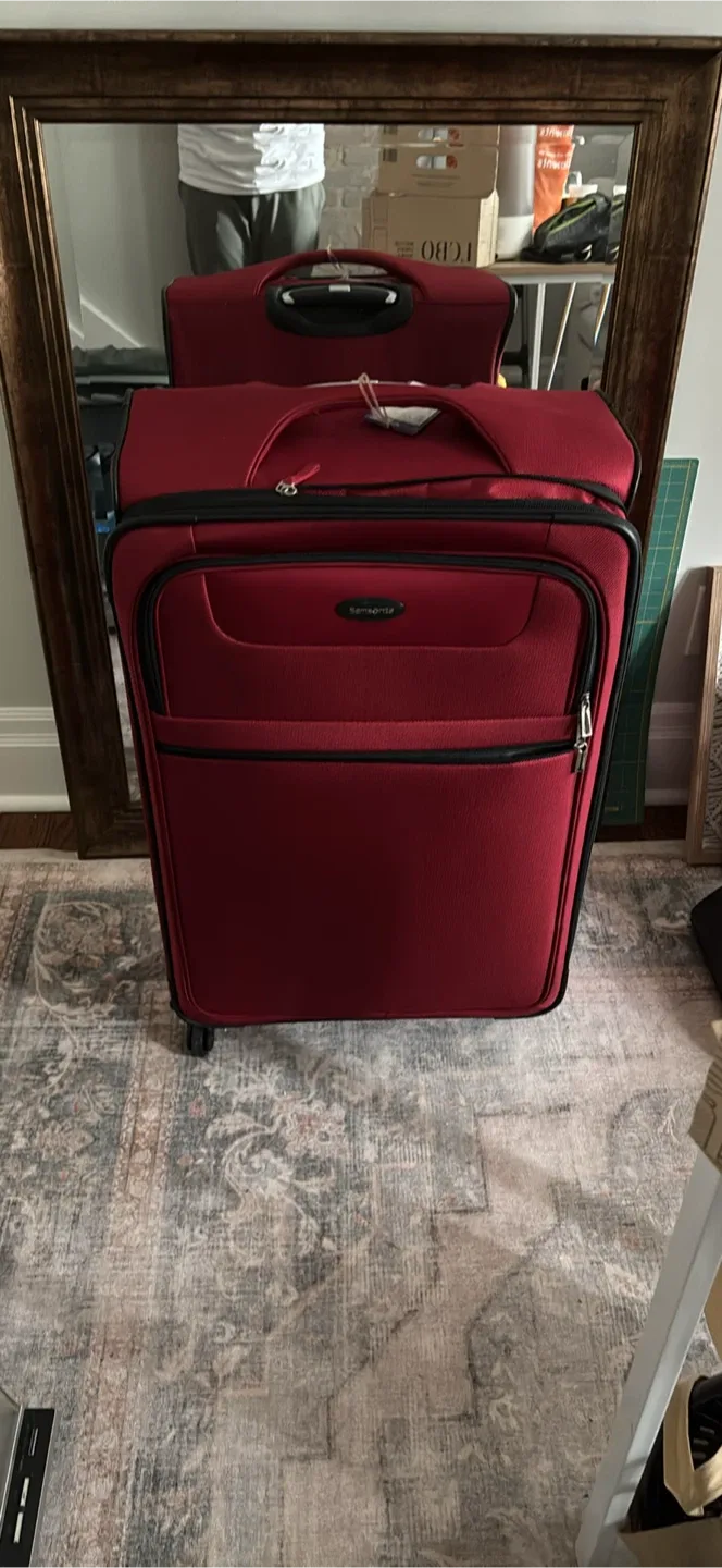 Samsonite Red Suitcase thumbnail