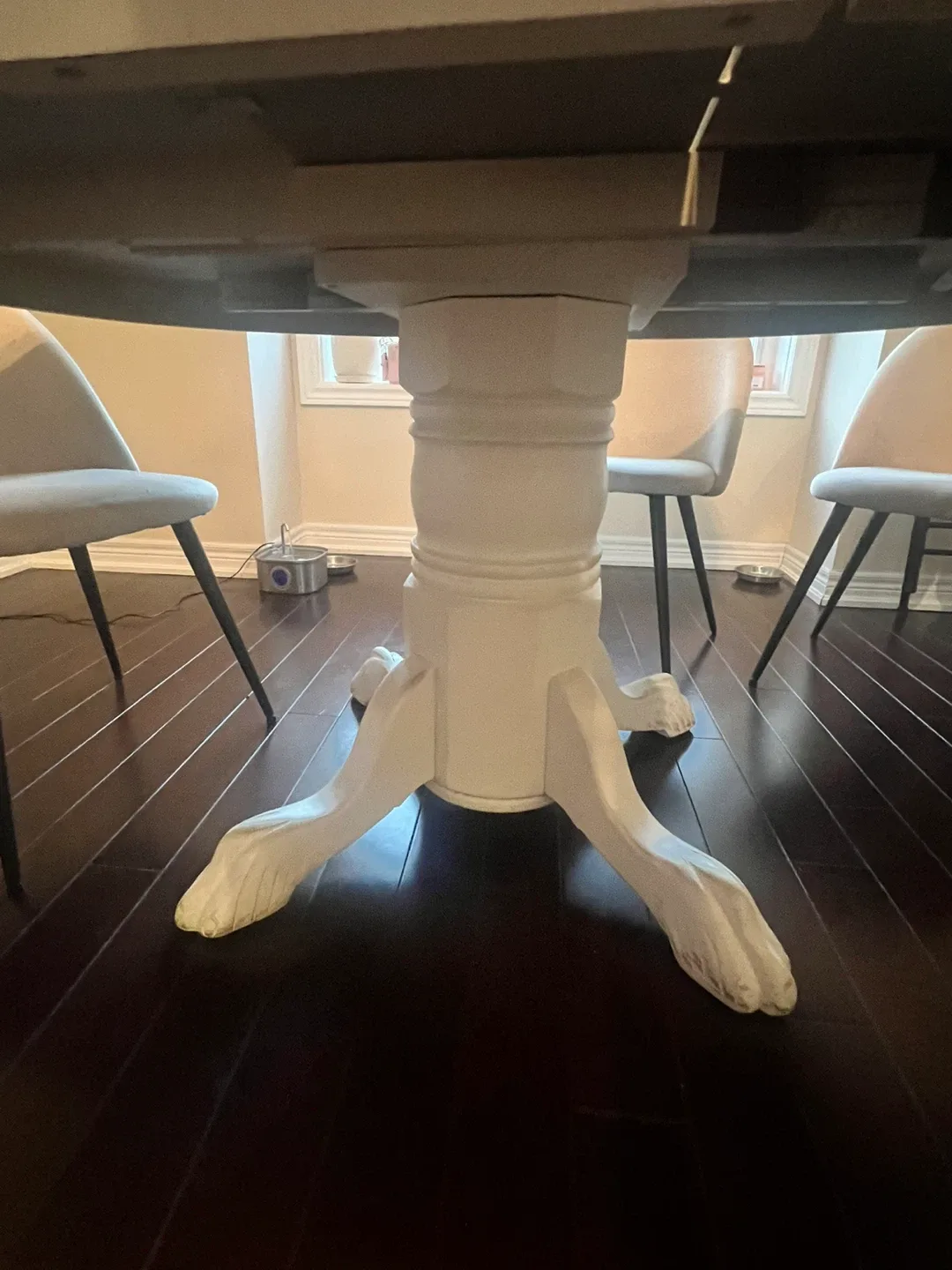 Round Dining Table image indicator(2)