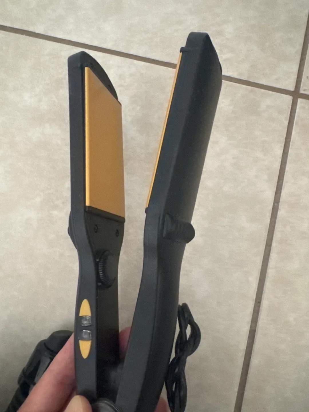 Hair Styling Tools: Flat Iron, Curling Iron, Brush image indicator(6)