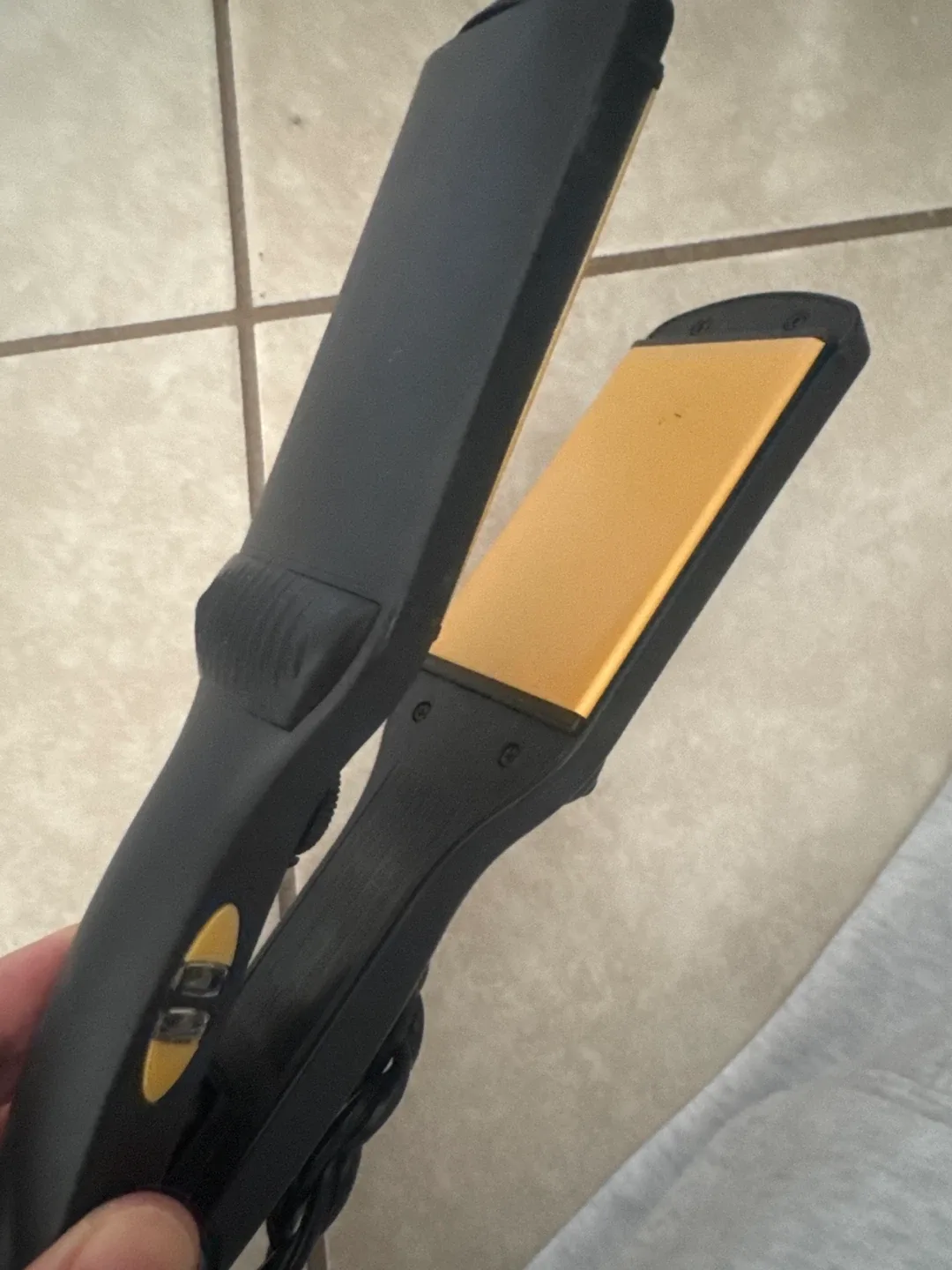 Hair Styling Tools: Flat Iron, Curling Iron, Brush image indicator(5)