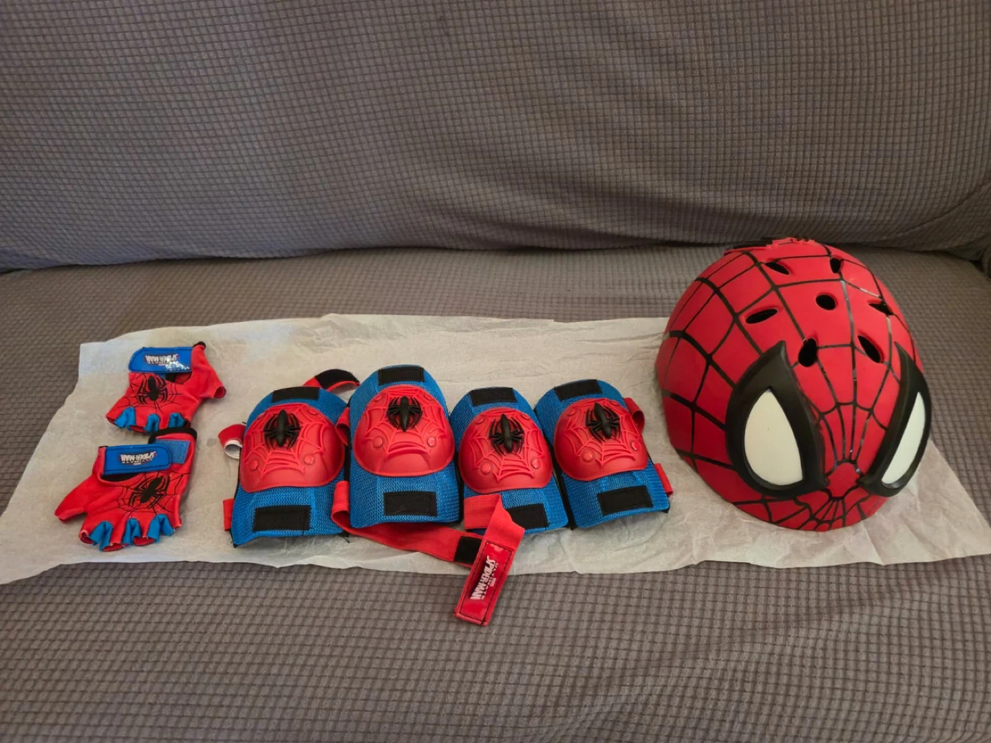 Spiderman Helmet & Protective Gear Set