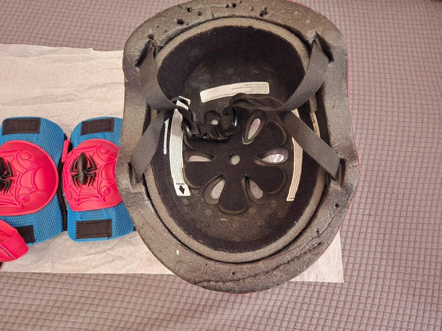 Spiderman Helmet & Protective Gear Set - photo 3