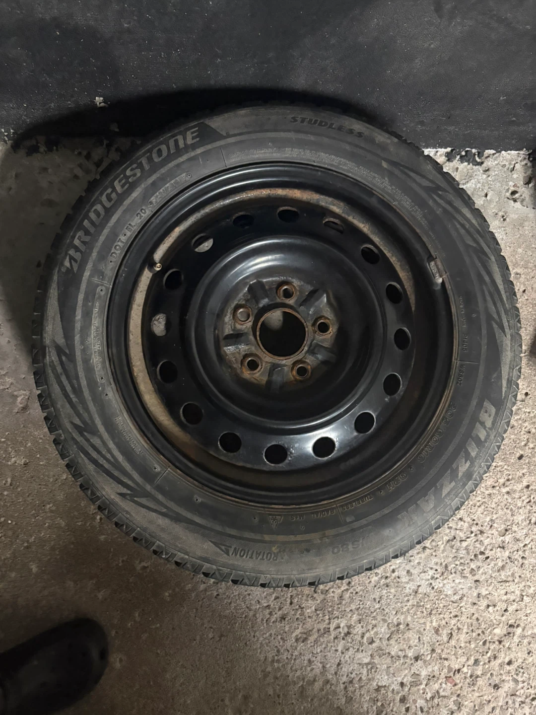 Bridgestone Blizzak 205/60R16 Winter Tires