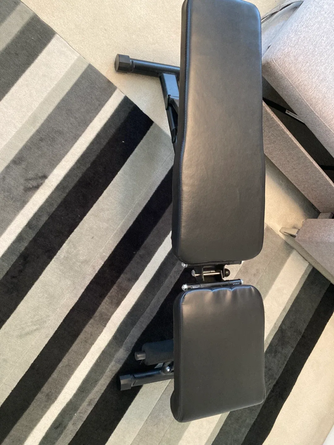 Adjustable Weight Bench - Black image indicator(4)