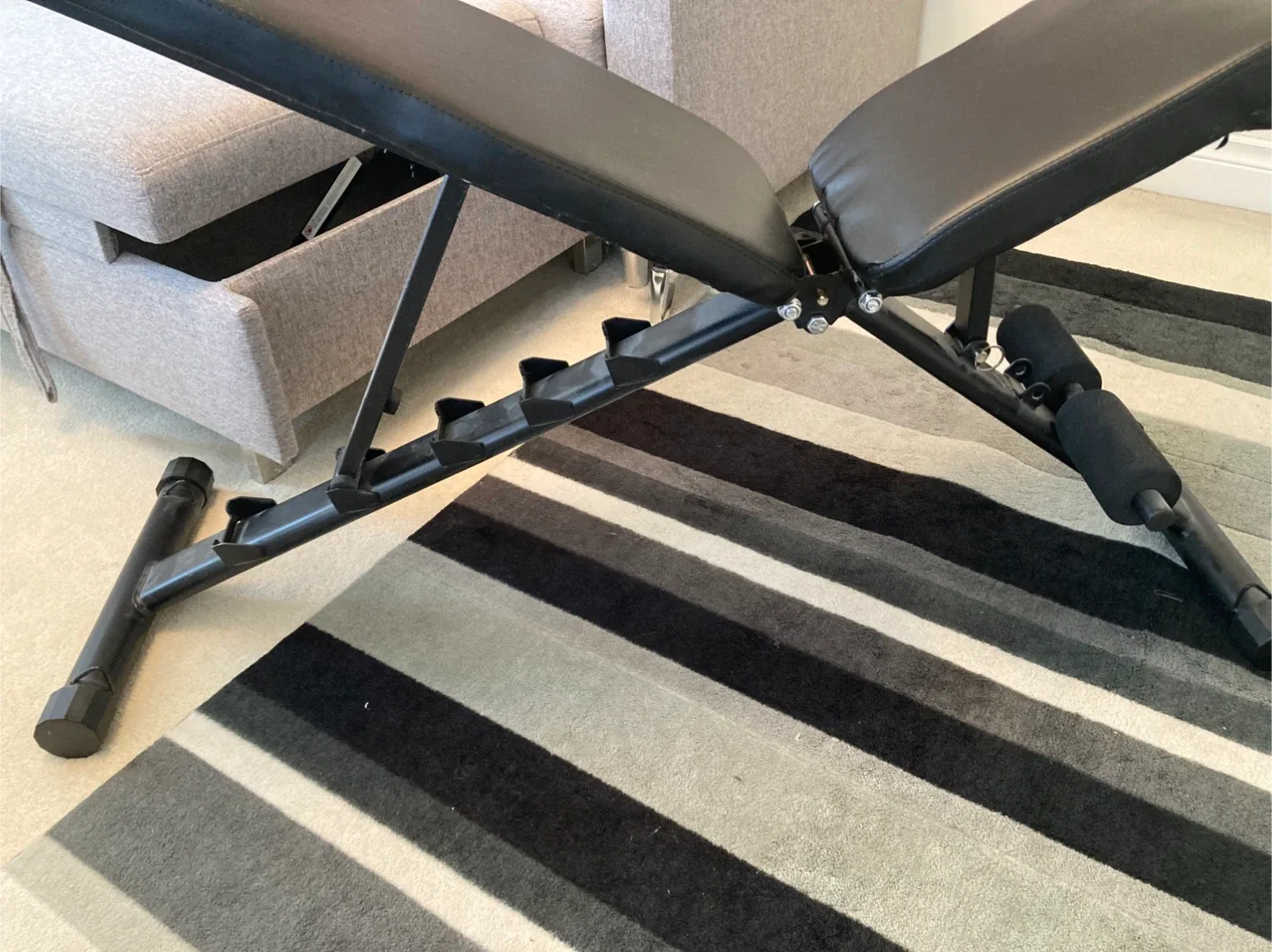 Adjustable Weight Bench - Black image indicator(3)