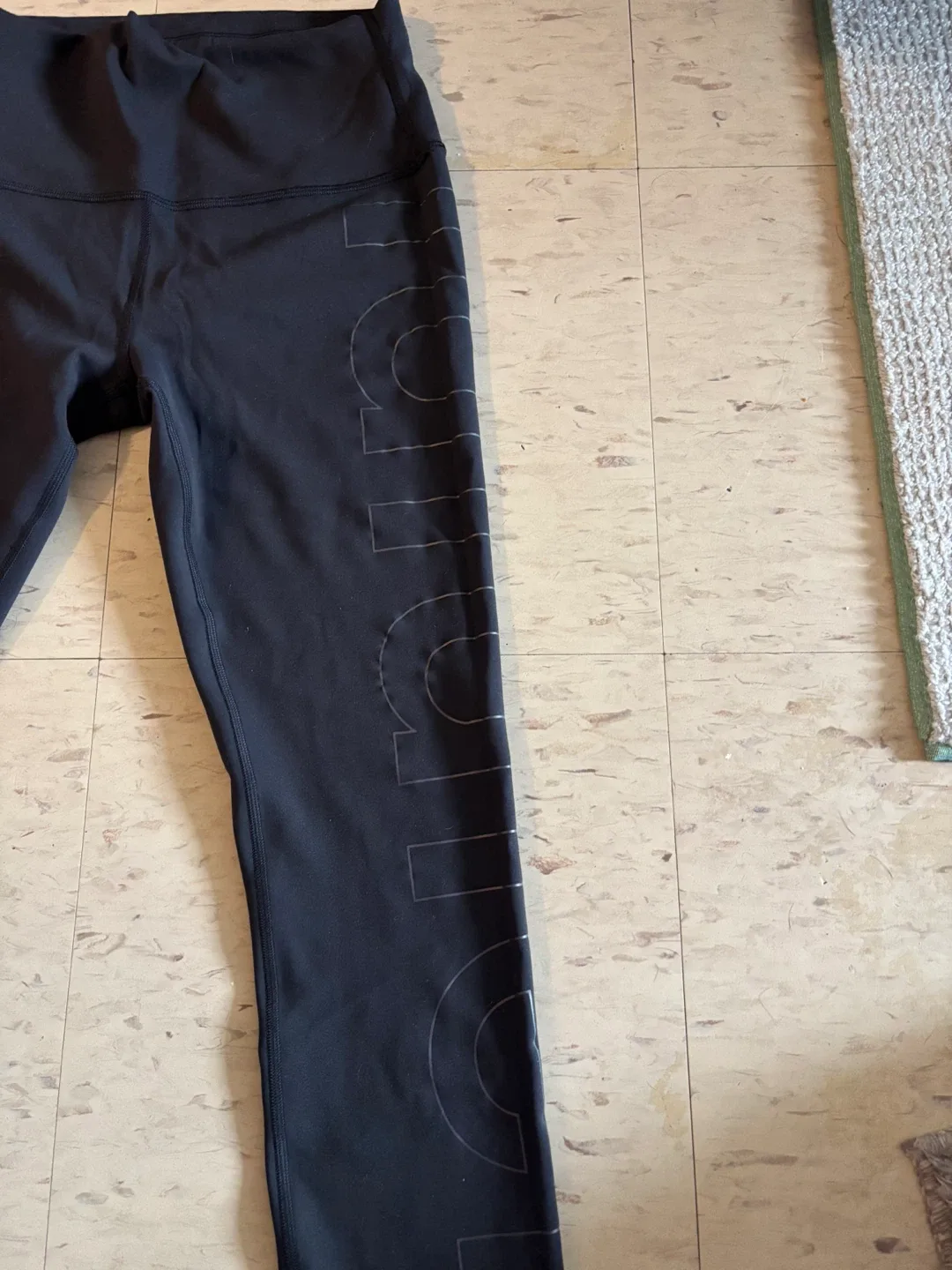Lululemon Black Leggings size 6 image indicator(2)