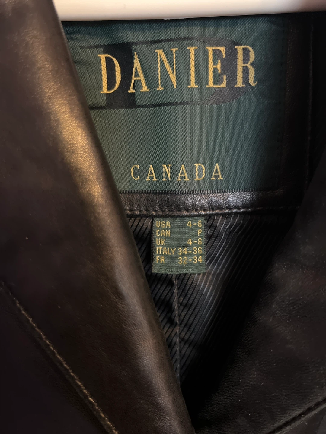 Danier Canada Black Leather Blazer Size 4-6 - photo 3