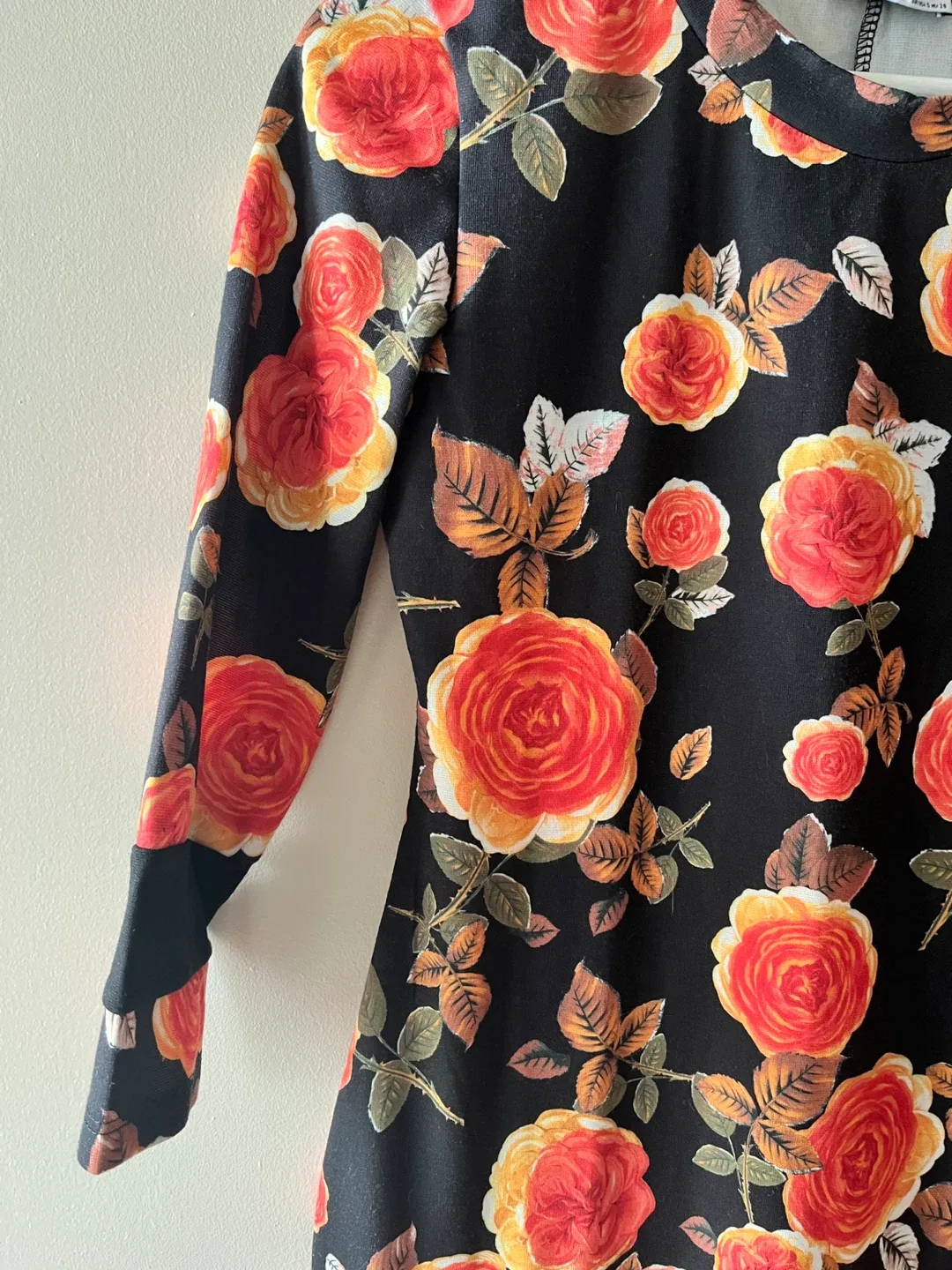 Zara Trafaluc Orange and Black Floral Bodycon Dress Size Small image indicator(4)