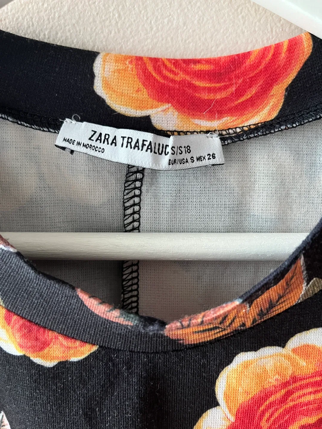 Zara Trafaluc Orange and Black Floral Bodycon Dress Size Small image indicator(3)