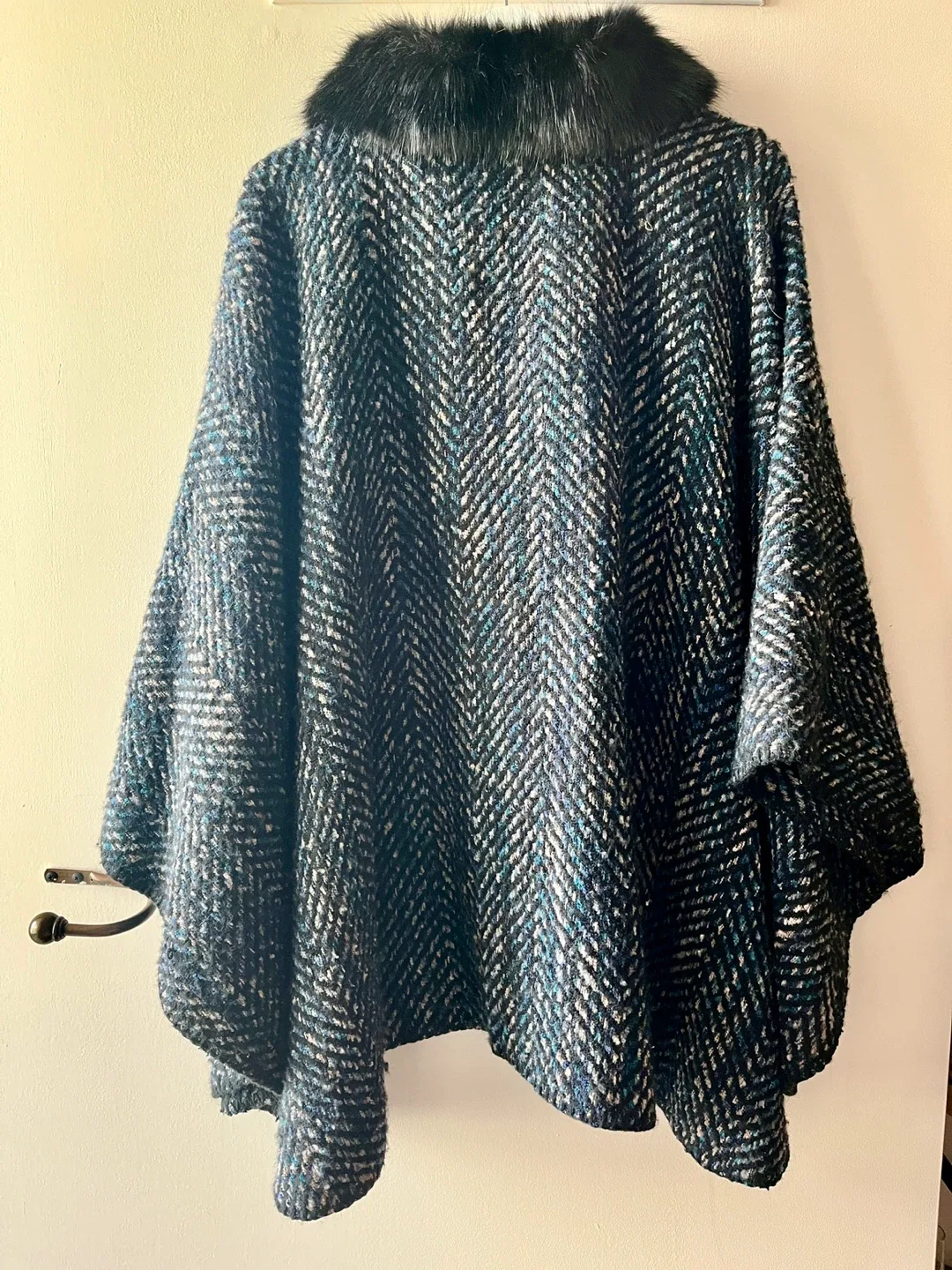 Tweed Cape/ Poncho with Faux Fur Collar image indicator(5)