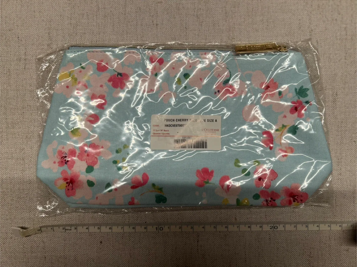 L'Occitane cosmetic bag- New in Package image indicator(3)