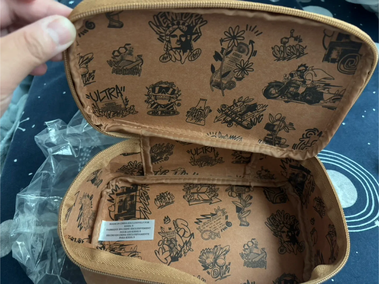 New Kiehl's East Village NYC Pouch Set image indicator(2)