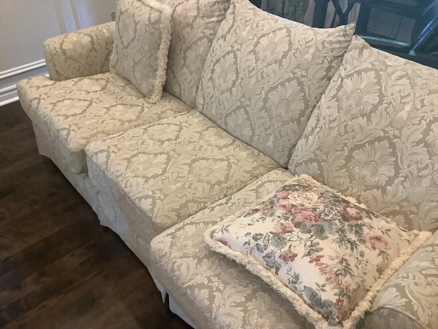 Floral Patterned Sofa Set image indicator(3)