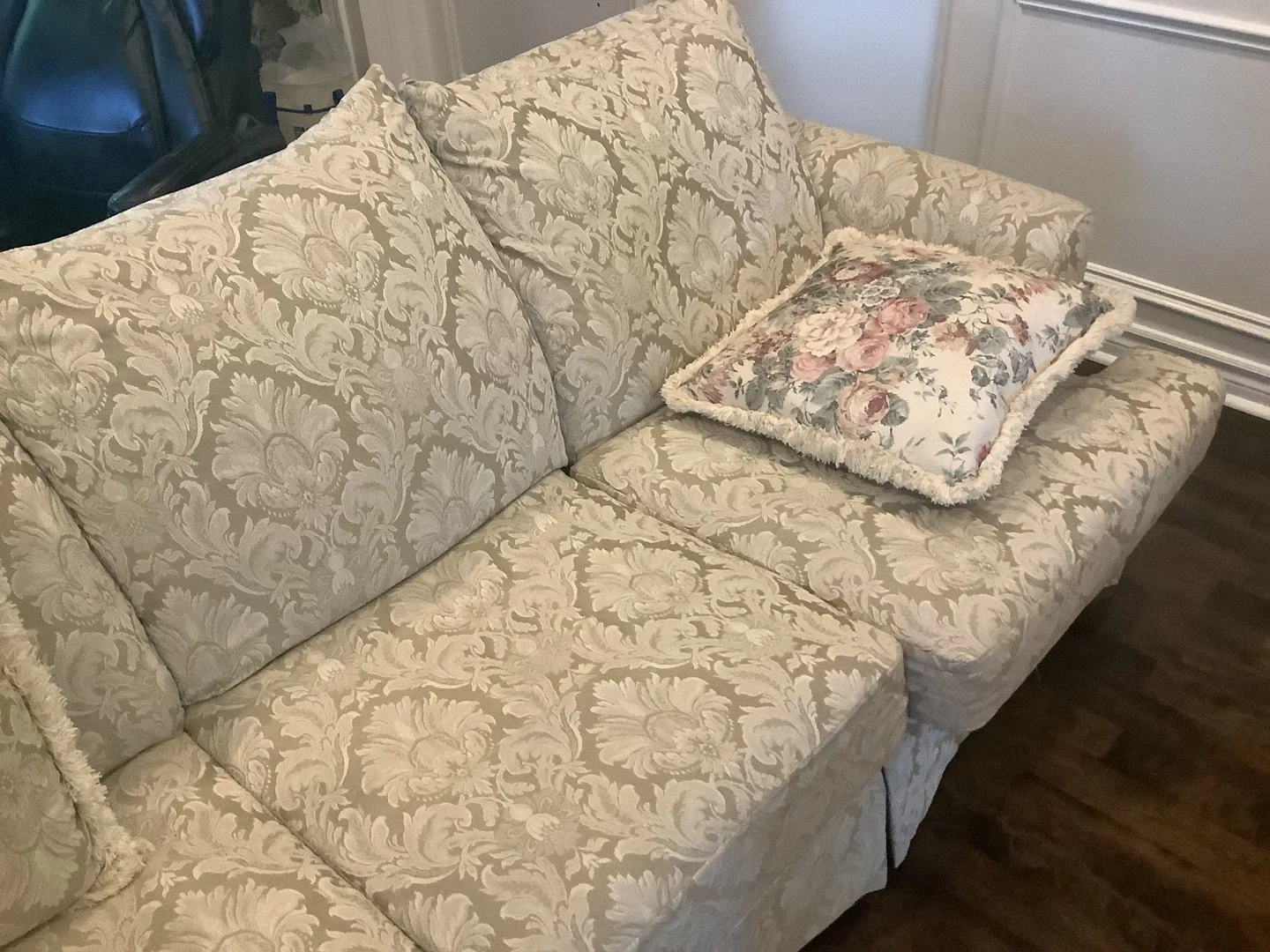 Floral Patterned Sofa Set image indicator(4)