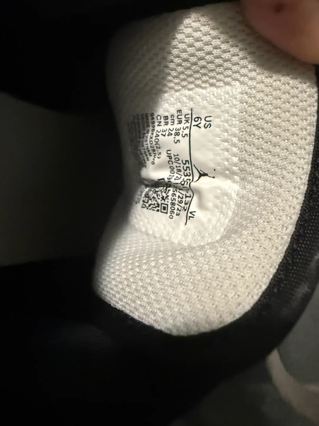 Jordan 1 Low White Black Sneakers - Size US 6Y image indicator(3)