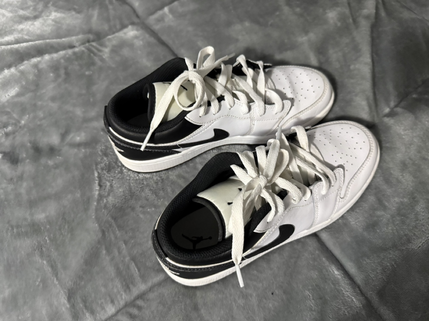 Jordan 1 Low White Black Sneakers - Size US 6Y - photo 5