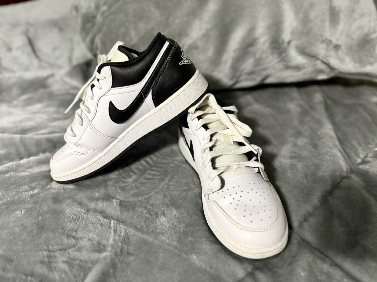 Jordan 1 Low White Black Sneakers - Size US 6Y - photo 2