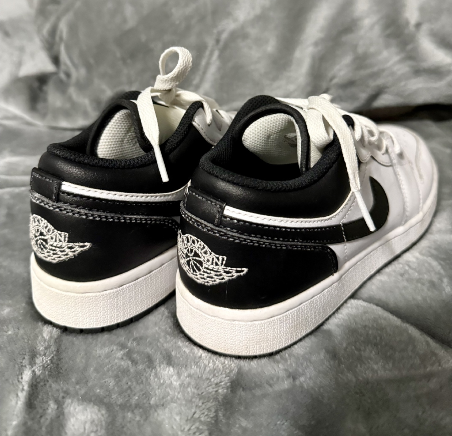 Jordan 1 Low White Black Sneakers - Size US 6Y - photo 4