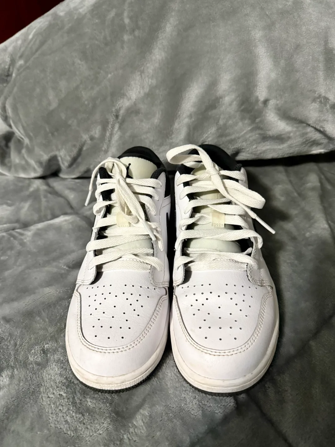 Jordan 1 Low White Black Sneakers - Size US 6Y image indicator(7)