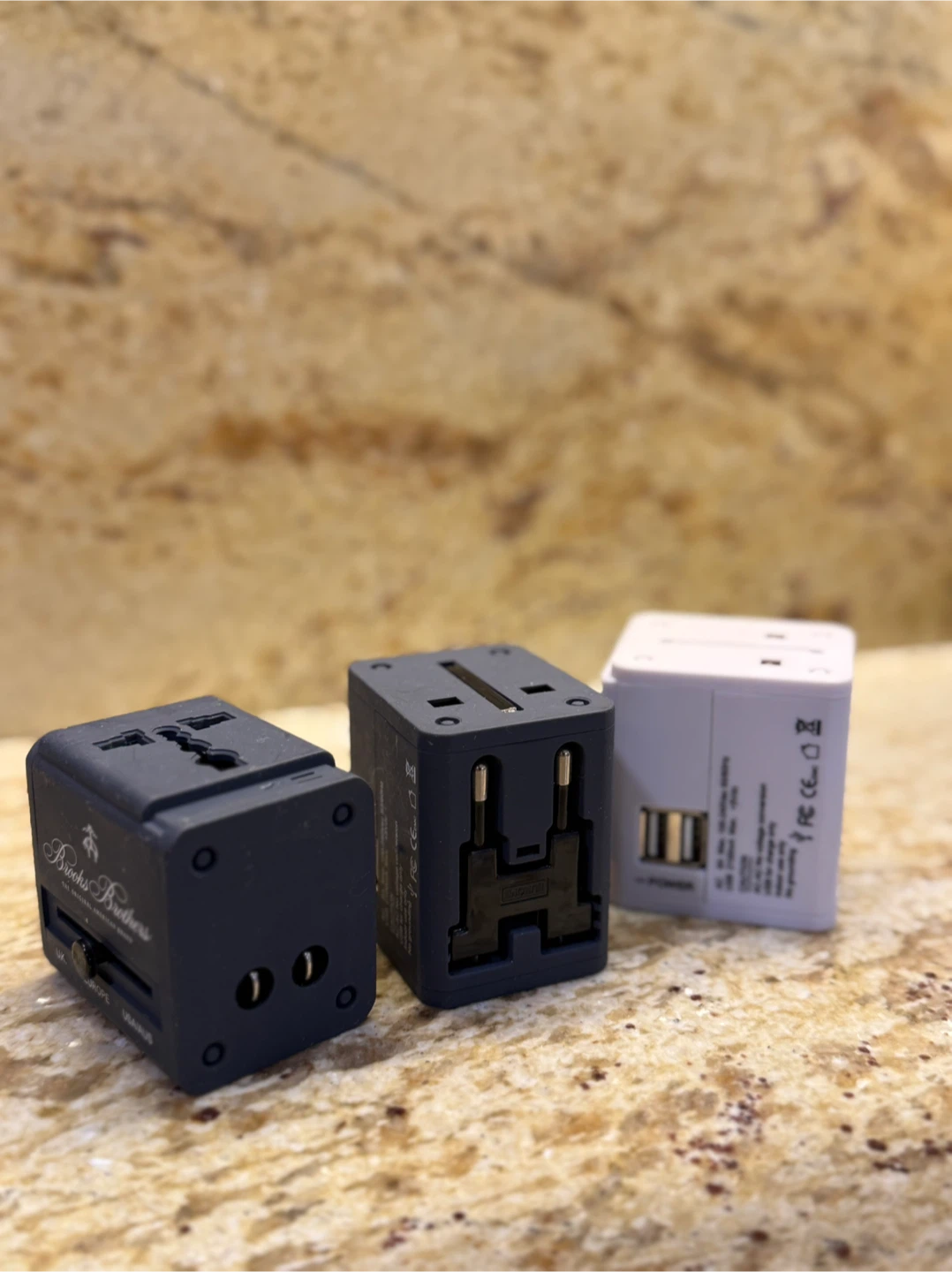 Brooks Brothers Universal Travel Adapter (3 pieces) - photo 3