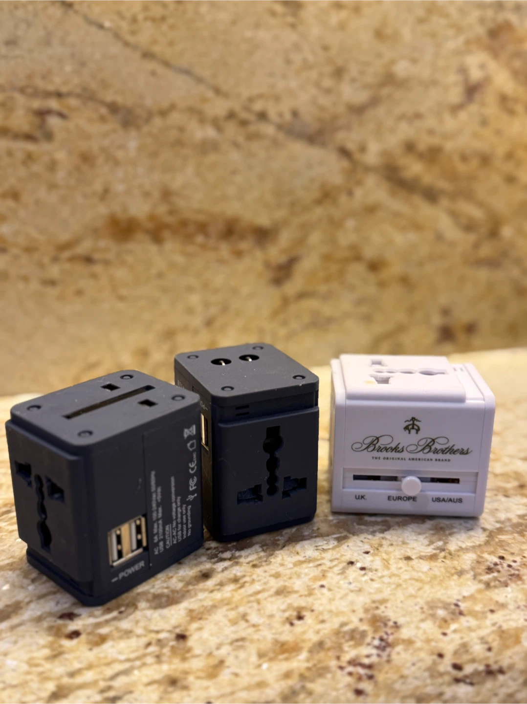 Brooks Brothers Universal Travel Adapter (3 pieces) - photo 2