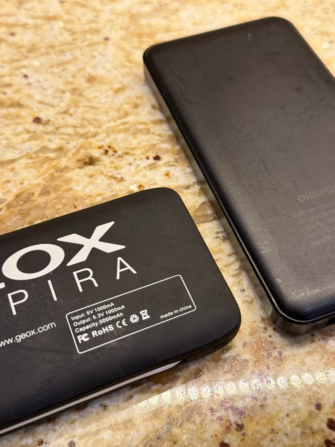 Geox Respira & Digipower Power Banks - photo 3