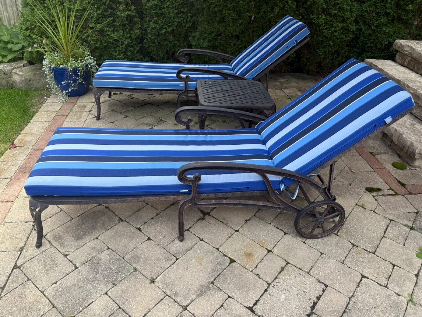Set of Patio Loungers & Table - photo 2