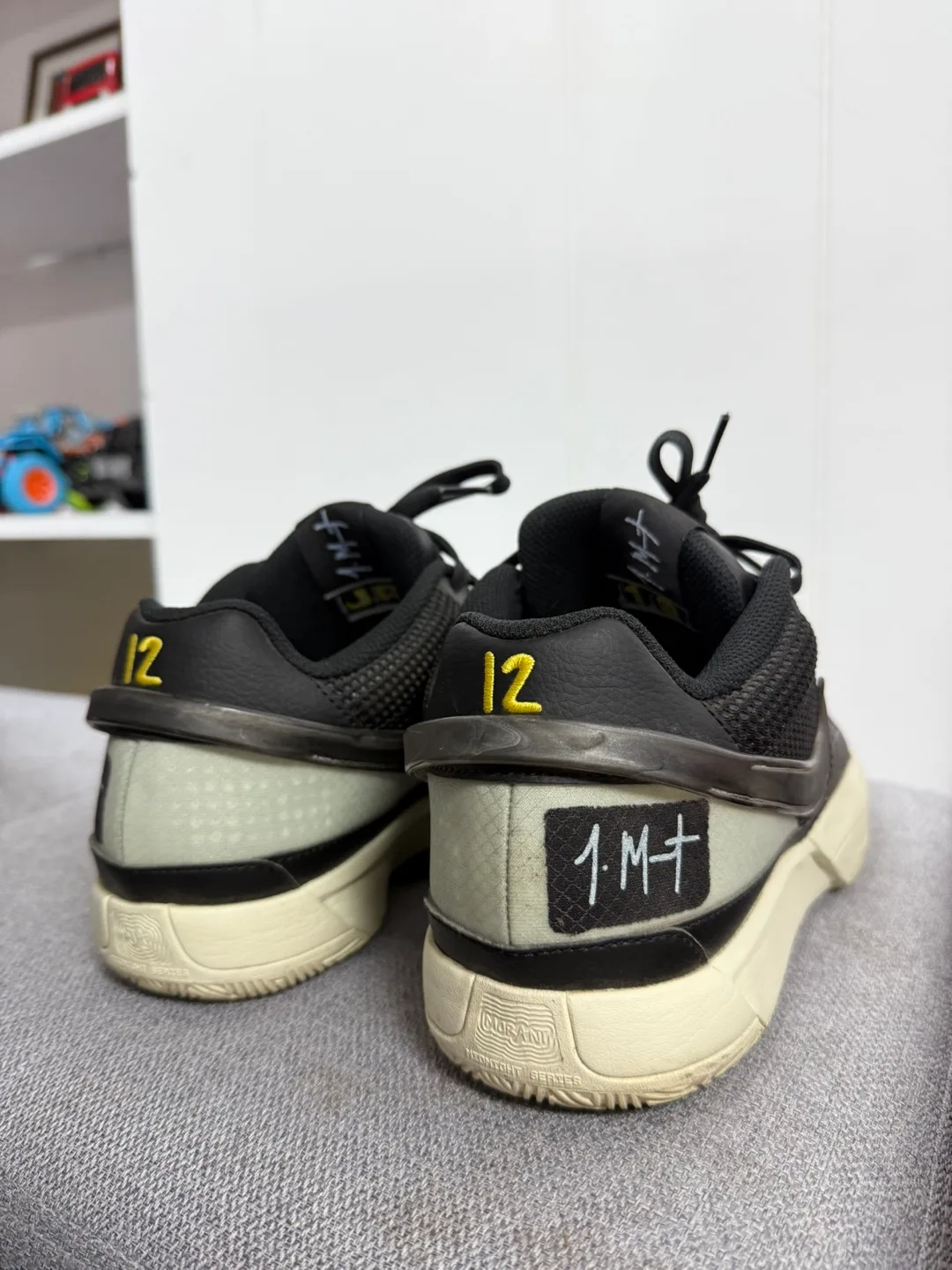 JA1 M+ Basketball Shoes Size US 9 image indicator(5)
