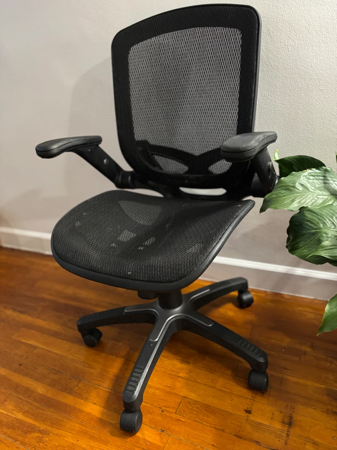 Black Mesh Office Chair - photo 3