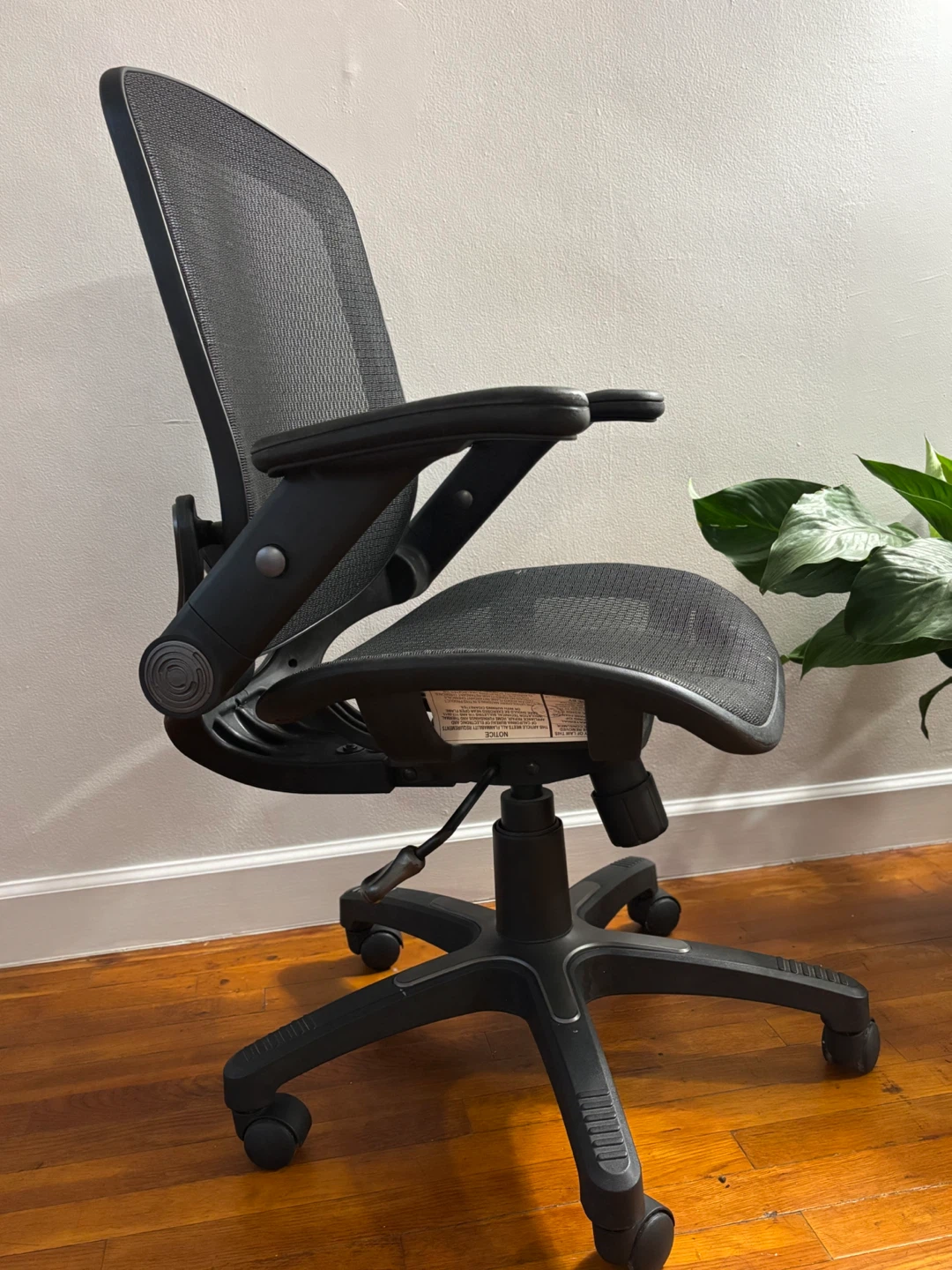 Black Mesh Office Chair - photo 4