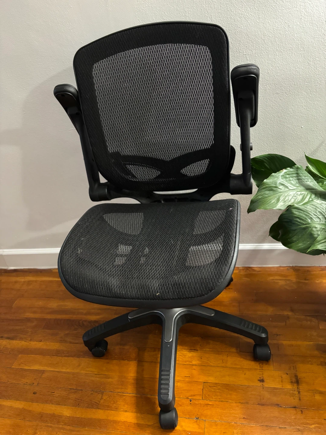 Black Mesh Office Chair - photo 2
