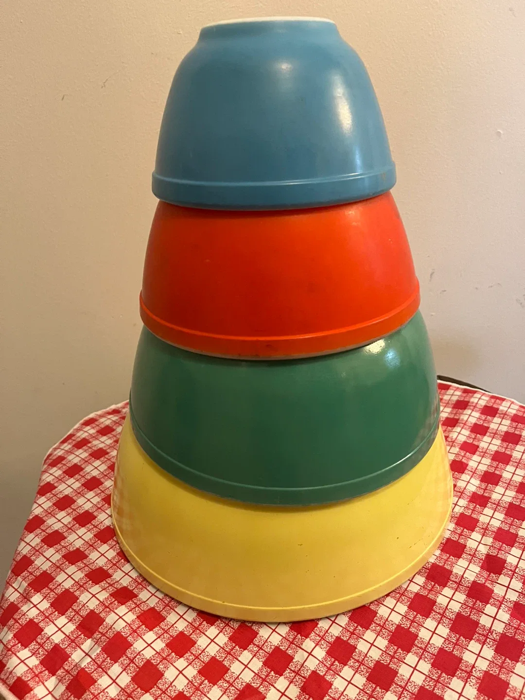 Vintage Pyrex Mixing Bowl Set - 4 Bowls