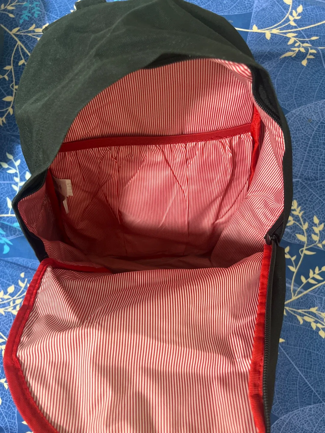 Herschel Black Backpack image indicator(2)