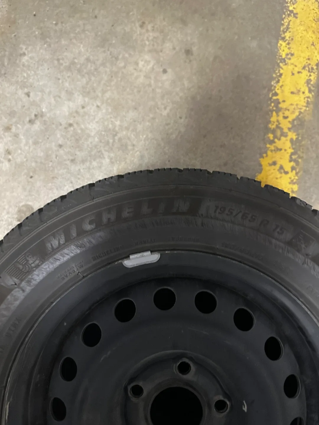 Michelin 195/65 R15 Winter Tires (Set of 4 with rims) image indicator(2)