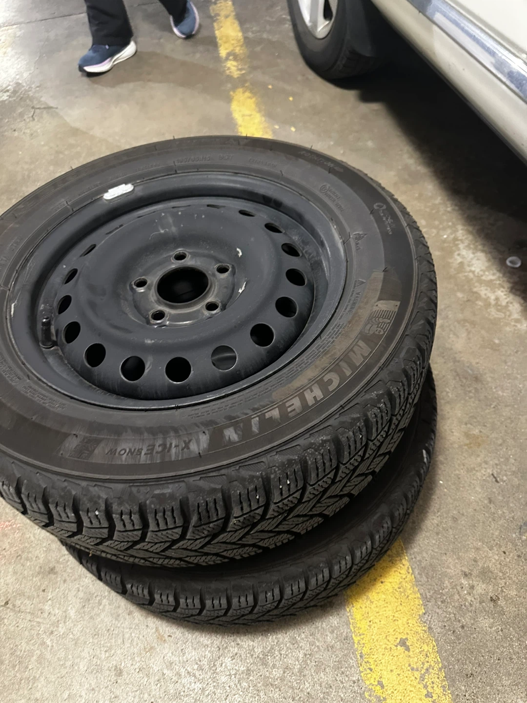 Michelin 195/65 R15 Winter Tires (Set of 4 with rims)