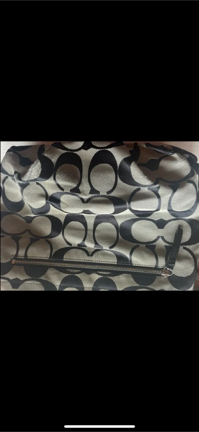 Coach Signature Handbag image indicator(4)