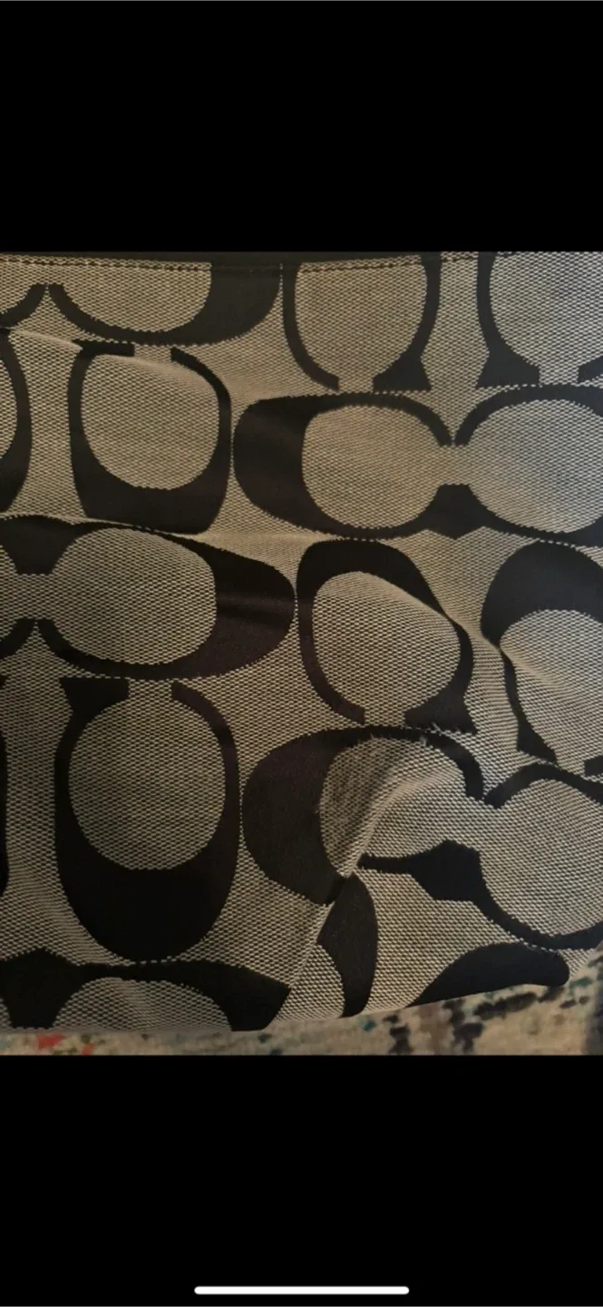 Coach Signature Handbag image indicator(3)