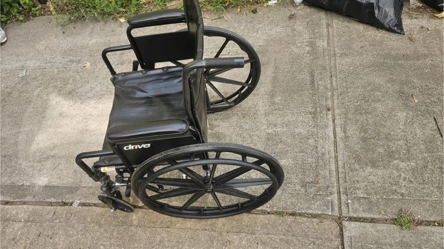 Drive Wheelchair - Black image indicator(4)