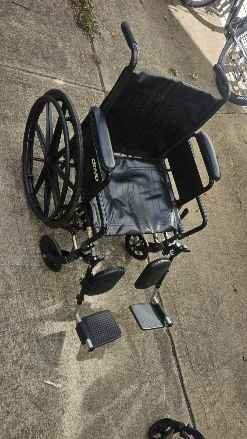 Drive Wheelchair - Black image indicator(2)