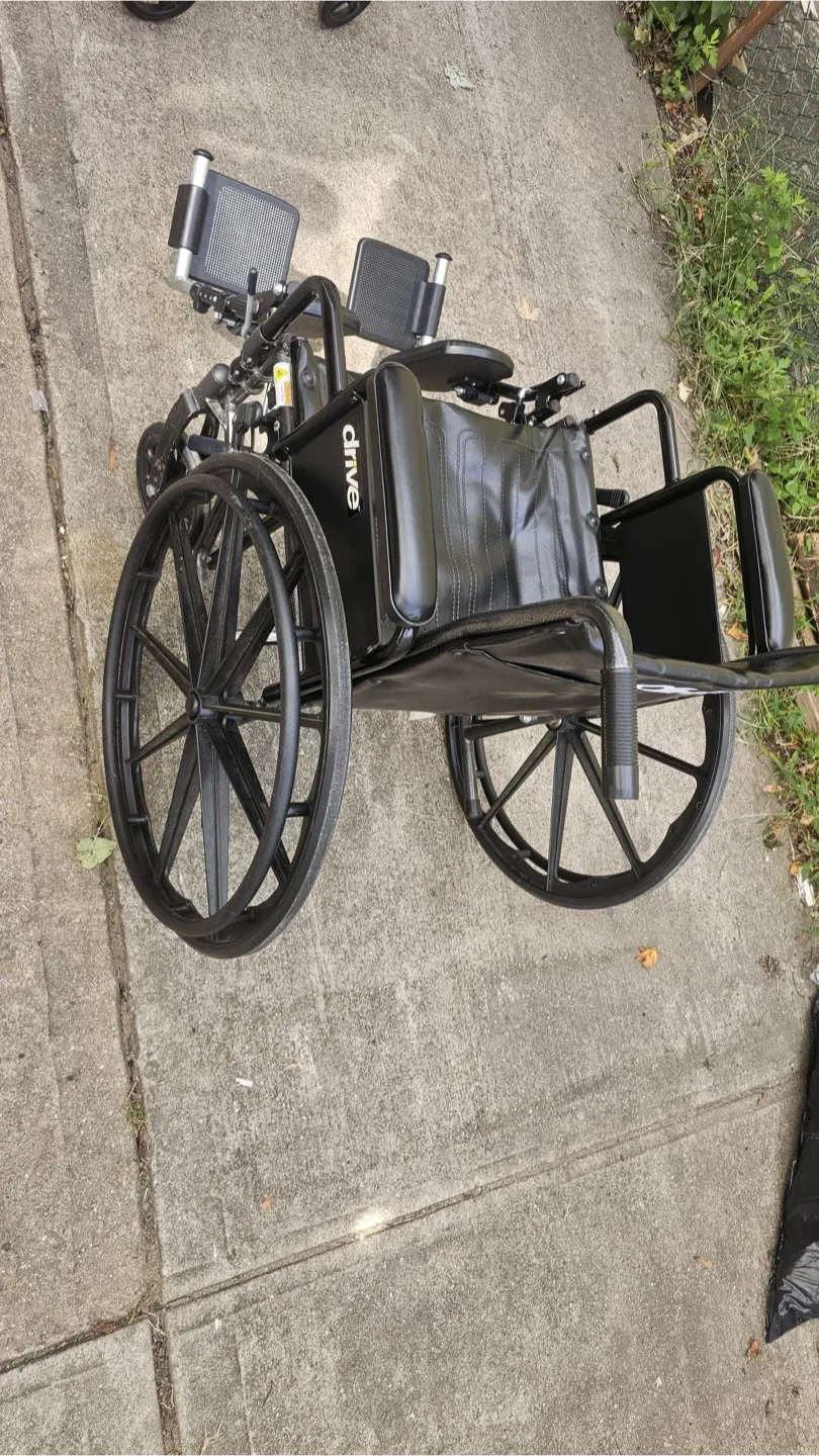 Drive Wheelchair - Black image indicator(3)