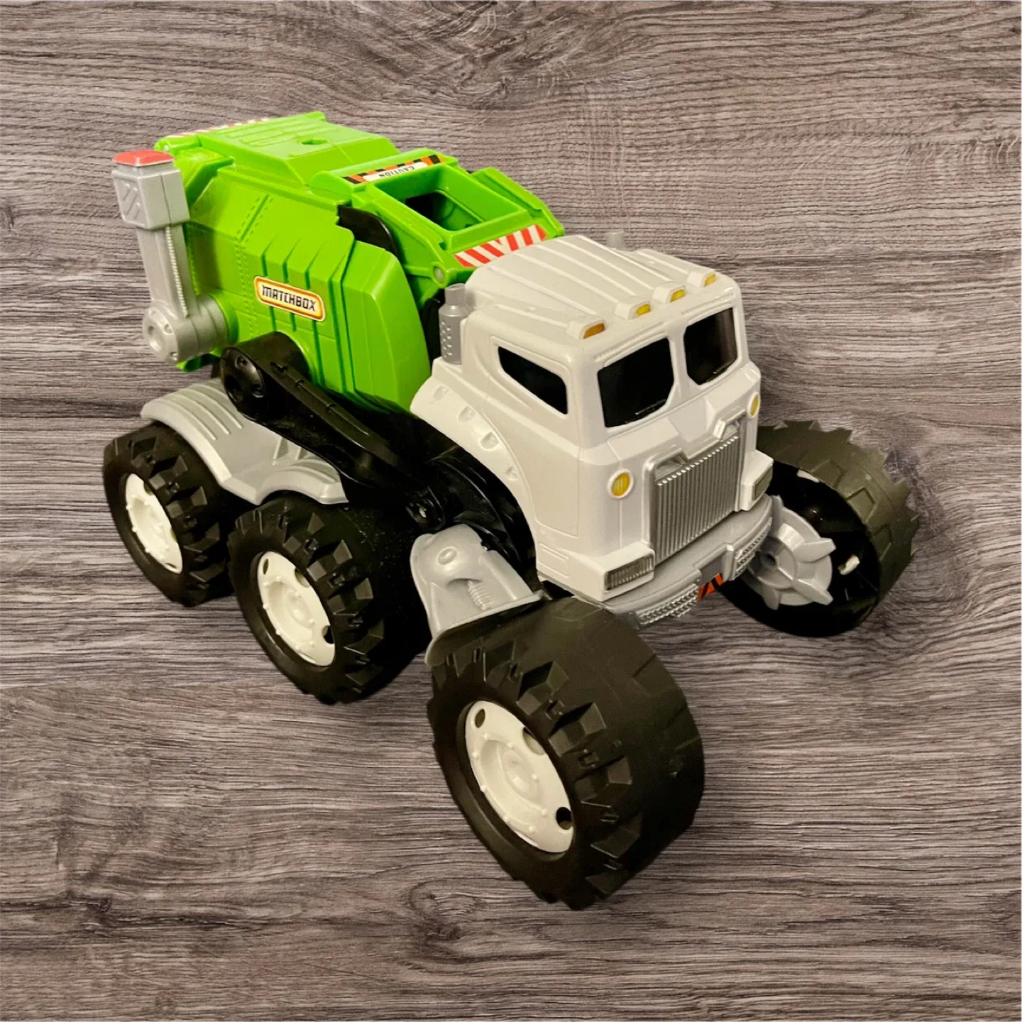 Matchbox Monster Garbage Truck Toy thumbnail